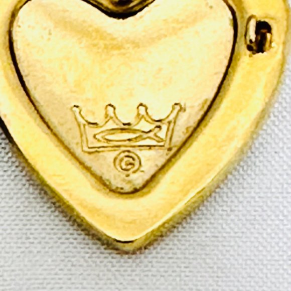 Vintage Enameled Heart Locket with Gold Tone Diamond Cut Chain - Picture 7 of 7